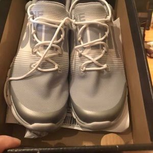 Women’s 6.5 Reebok z pump fusion